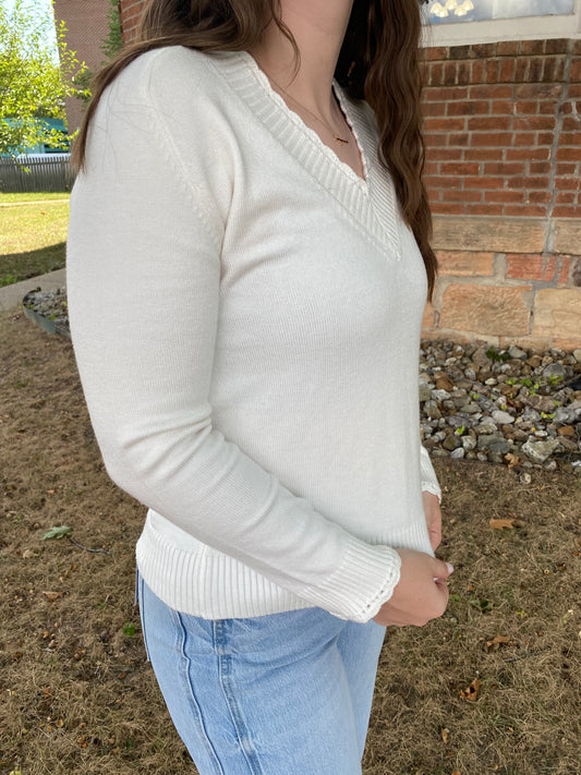 Scallop Edge Detailed V-neck Sweater, Off White