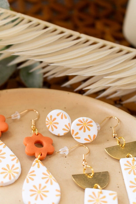 Circle Fall Flower Retro Studs