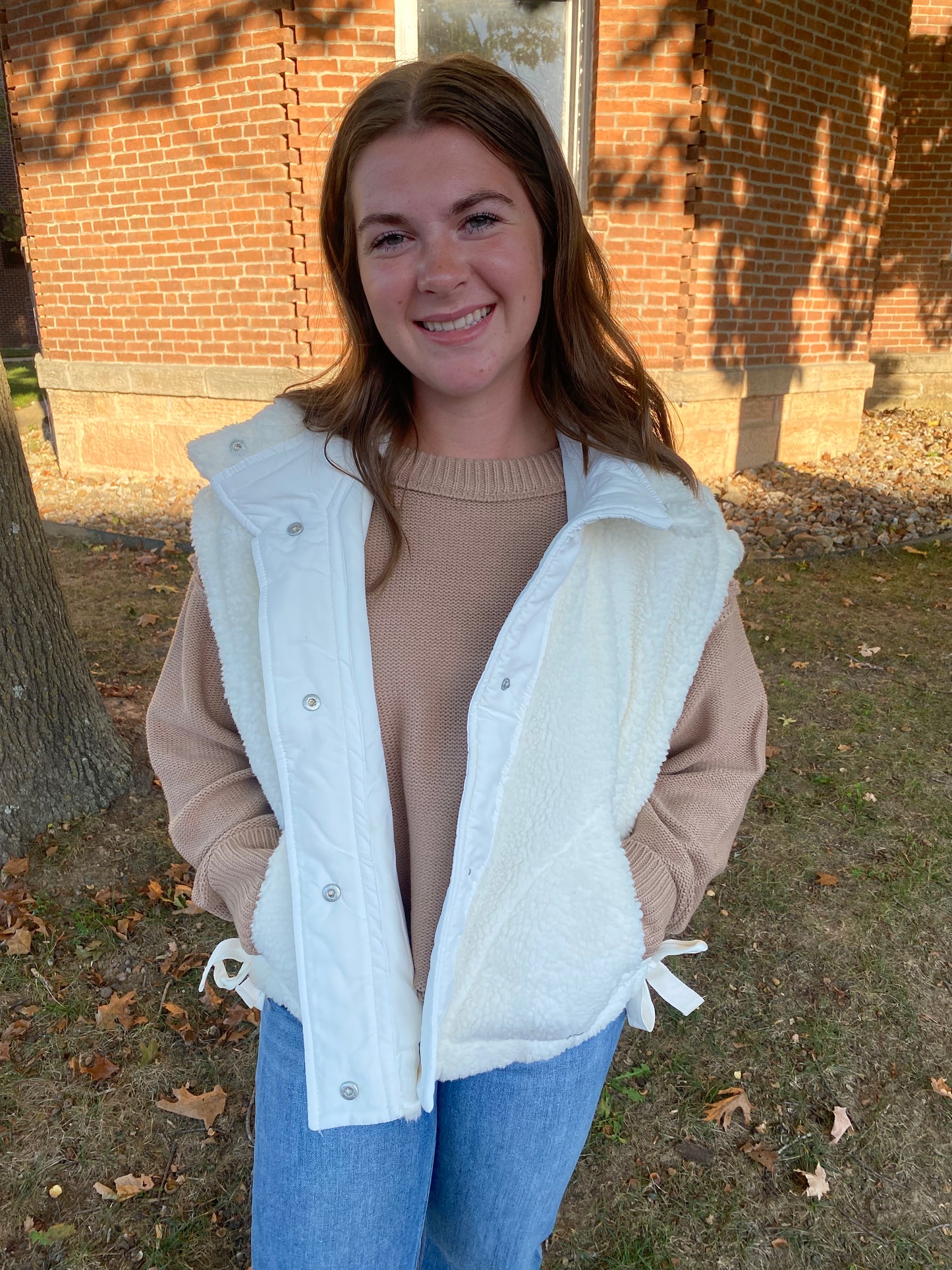 Side Bow Oversized Sherpa Vest, White